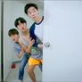주위를 맴돌고 있어