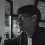 동전의 옆면 스틸컷