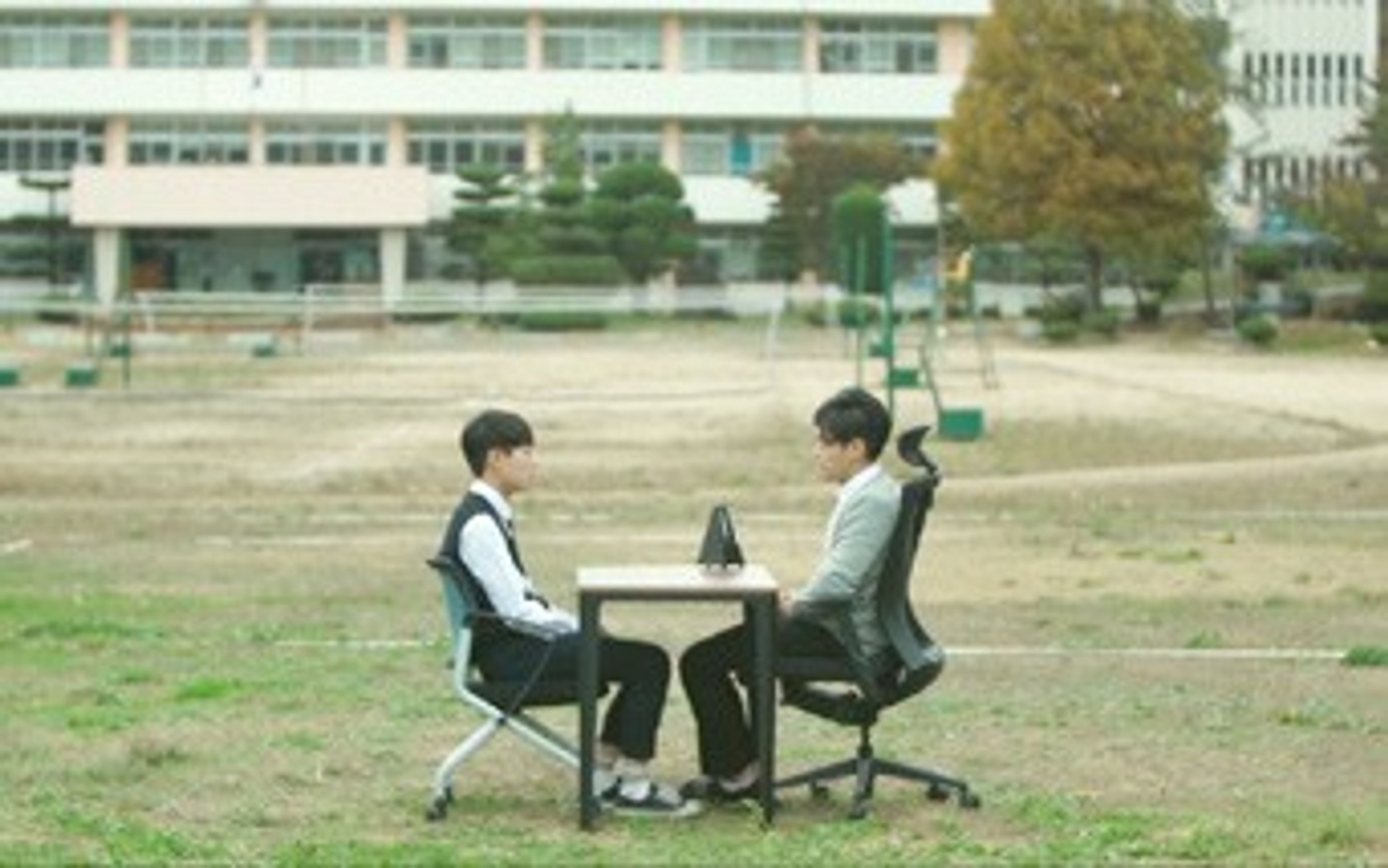 그대 하루하루의 낡은 반복 으로부터