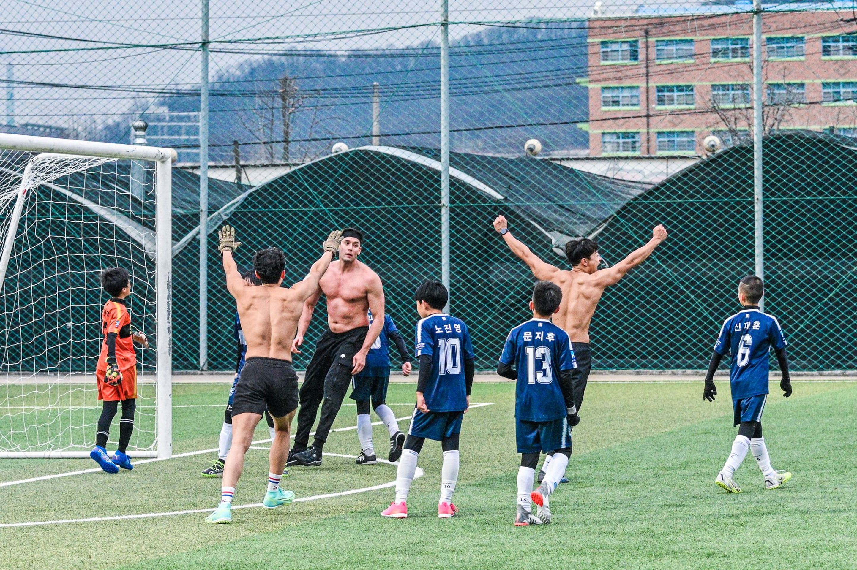 피지컬FC: 축구공은 조상님이 차주냐