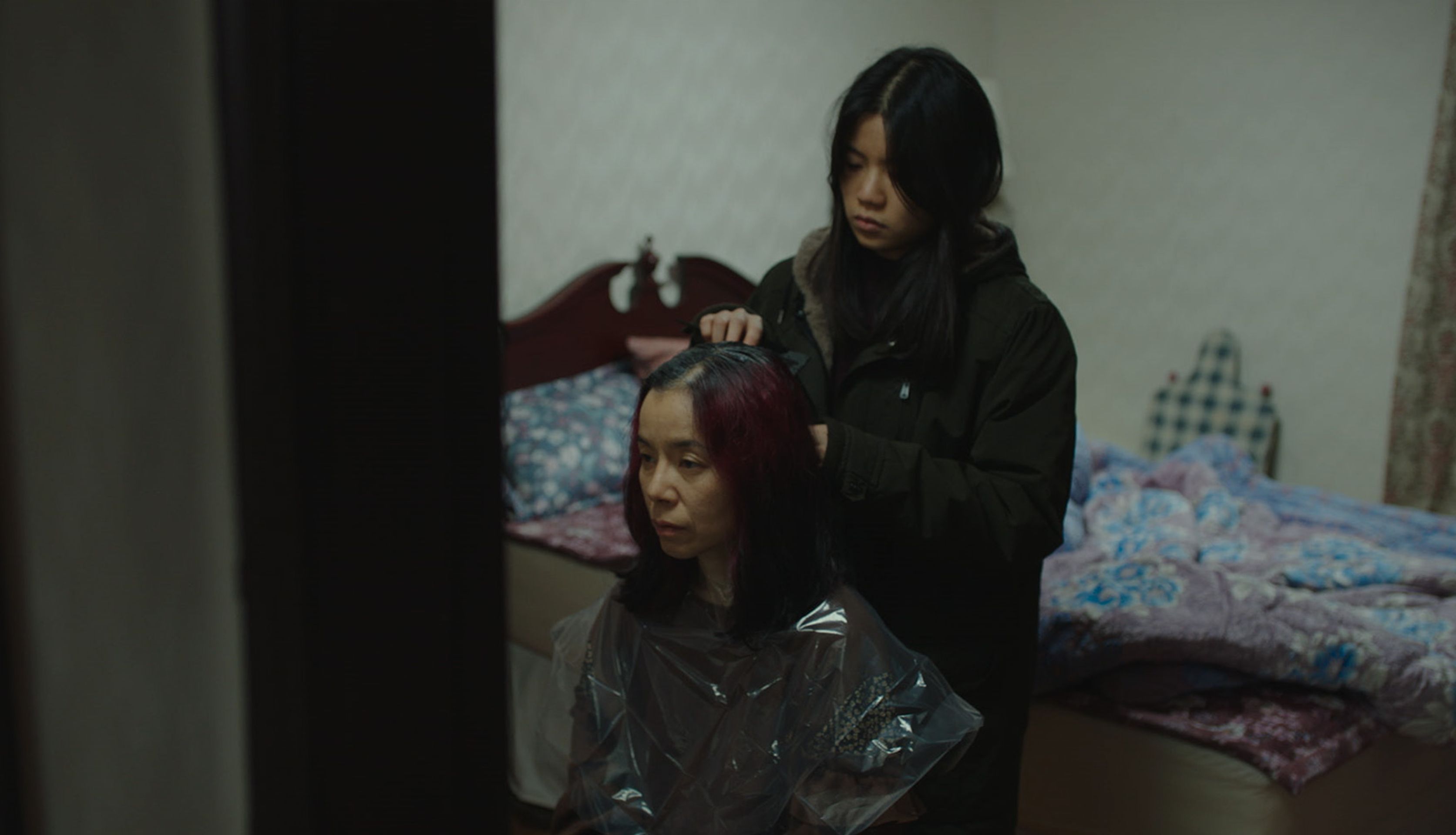 같은 속옷을 입는 두 여자