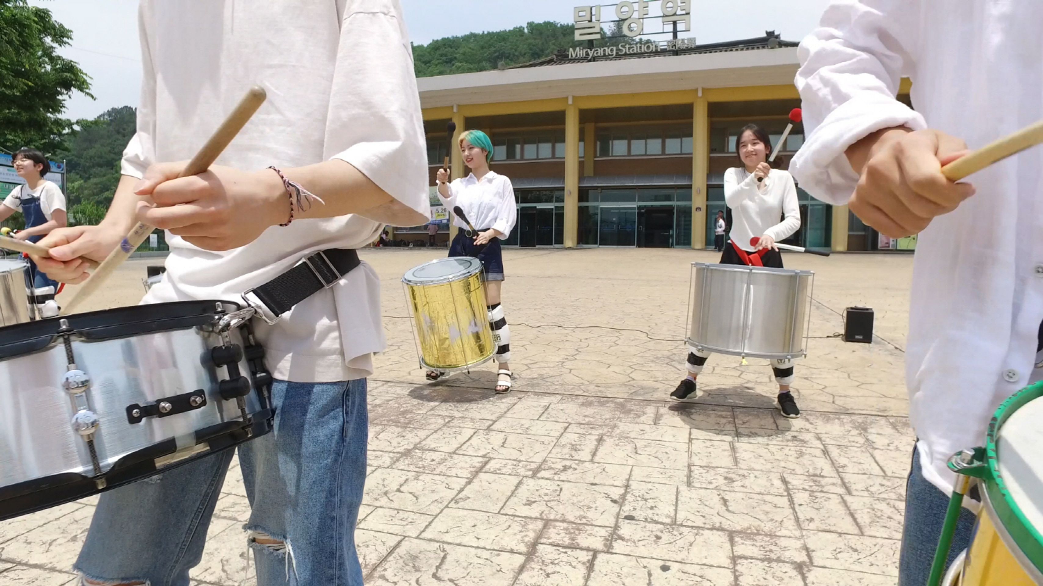 사막을 건너 호수를 지나
