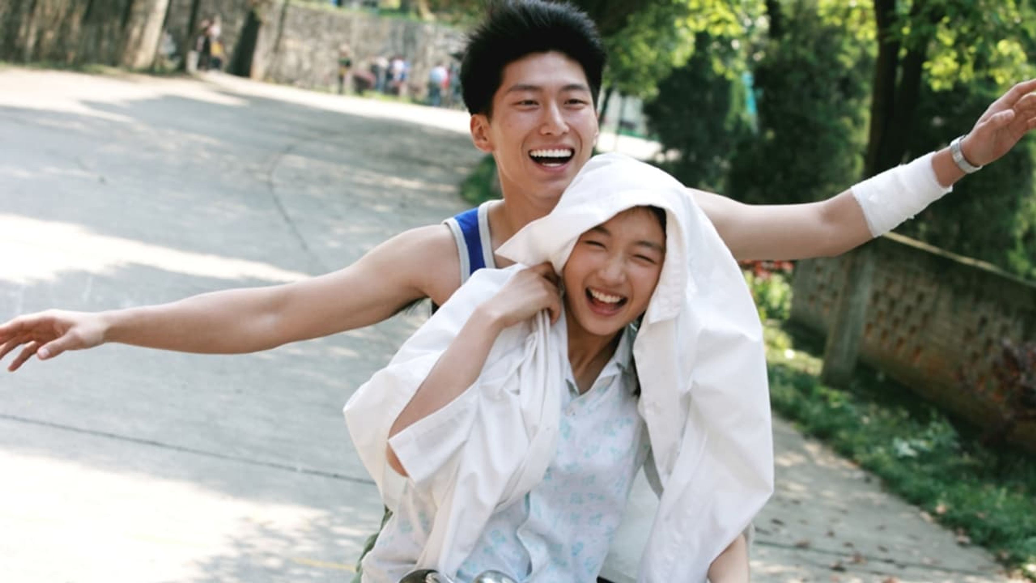 산사나무 아래