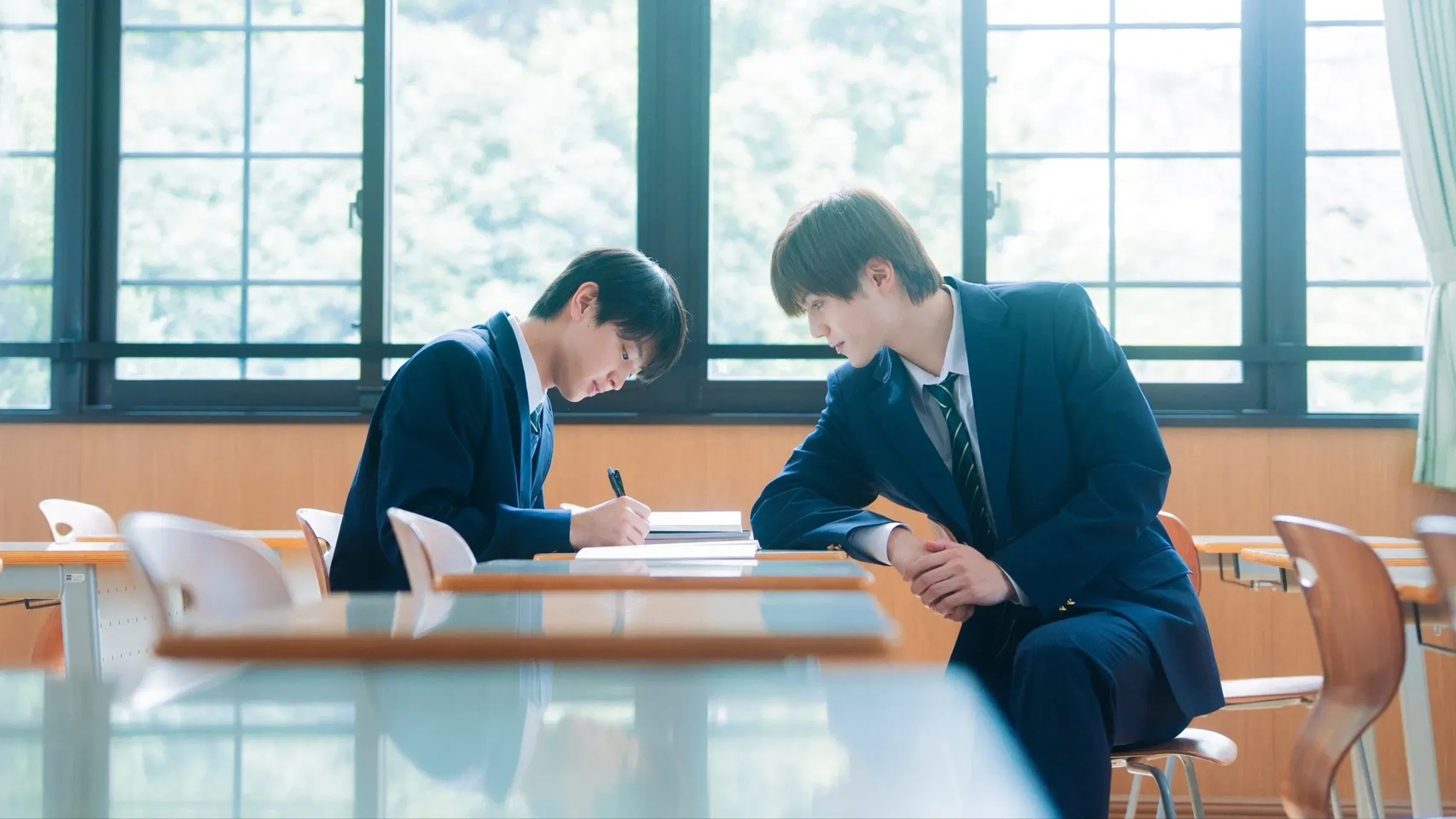 수학여행에서 친하지 않은 그룹에 들어갔습니다