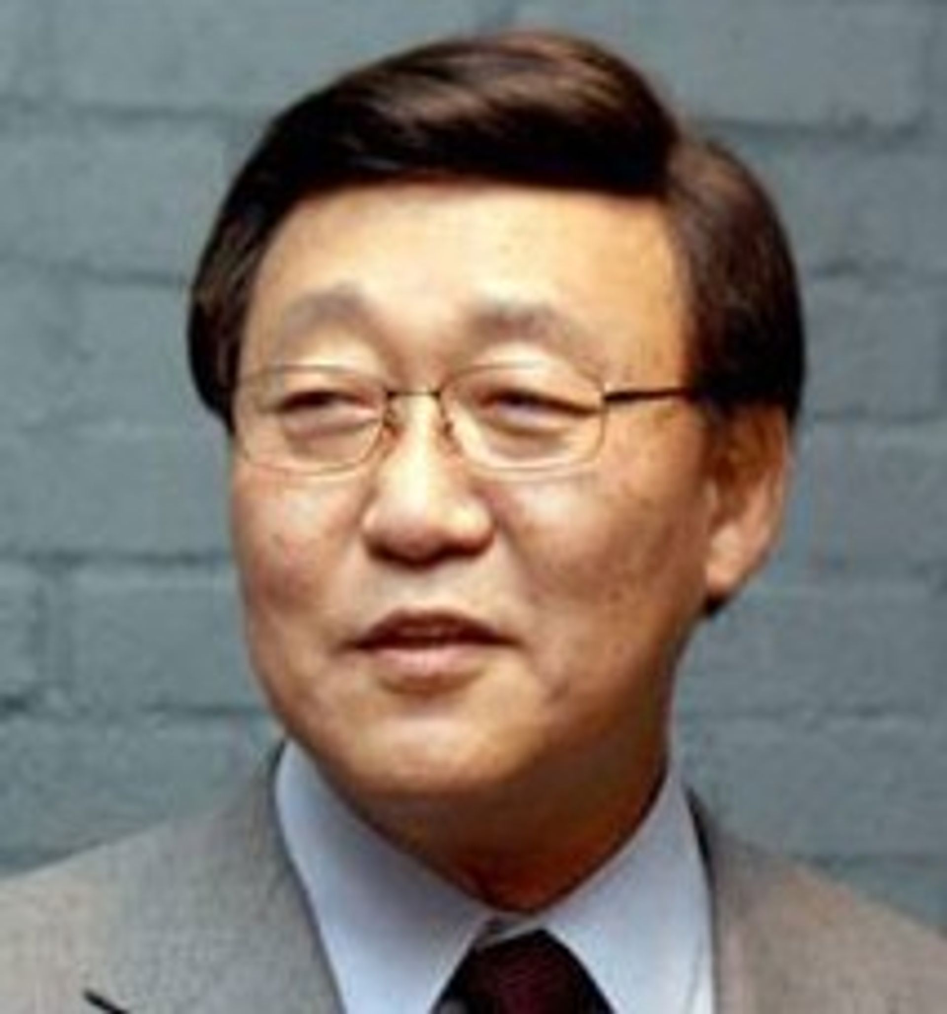 김동건