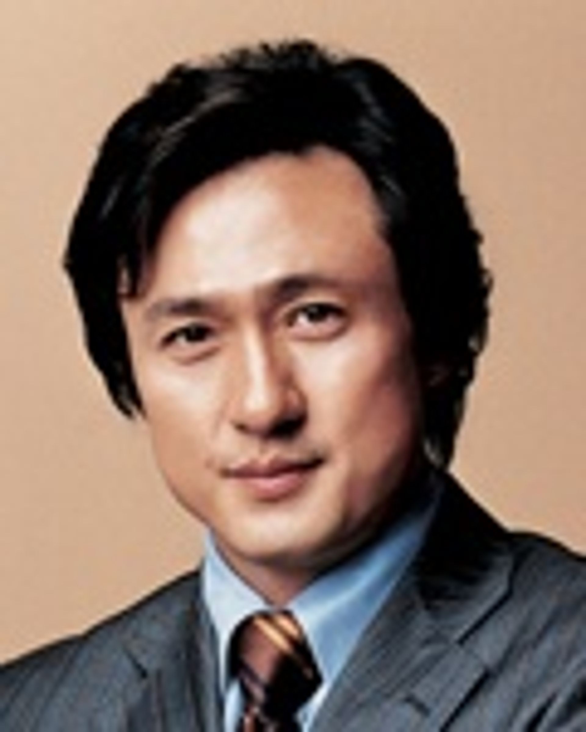 손창민