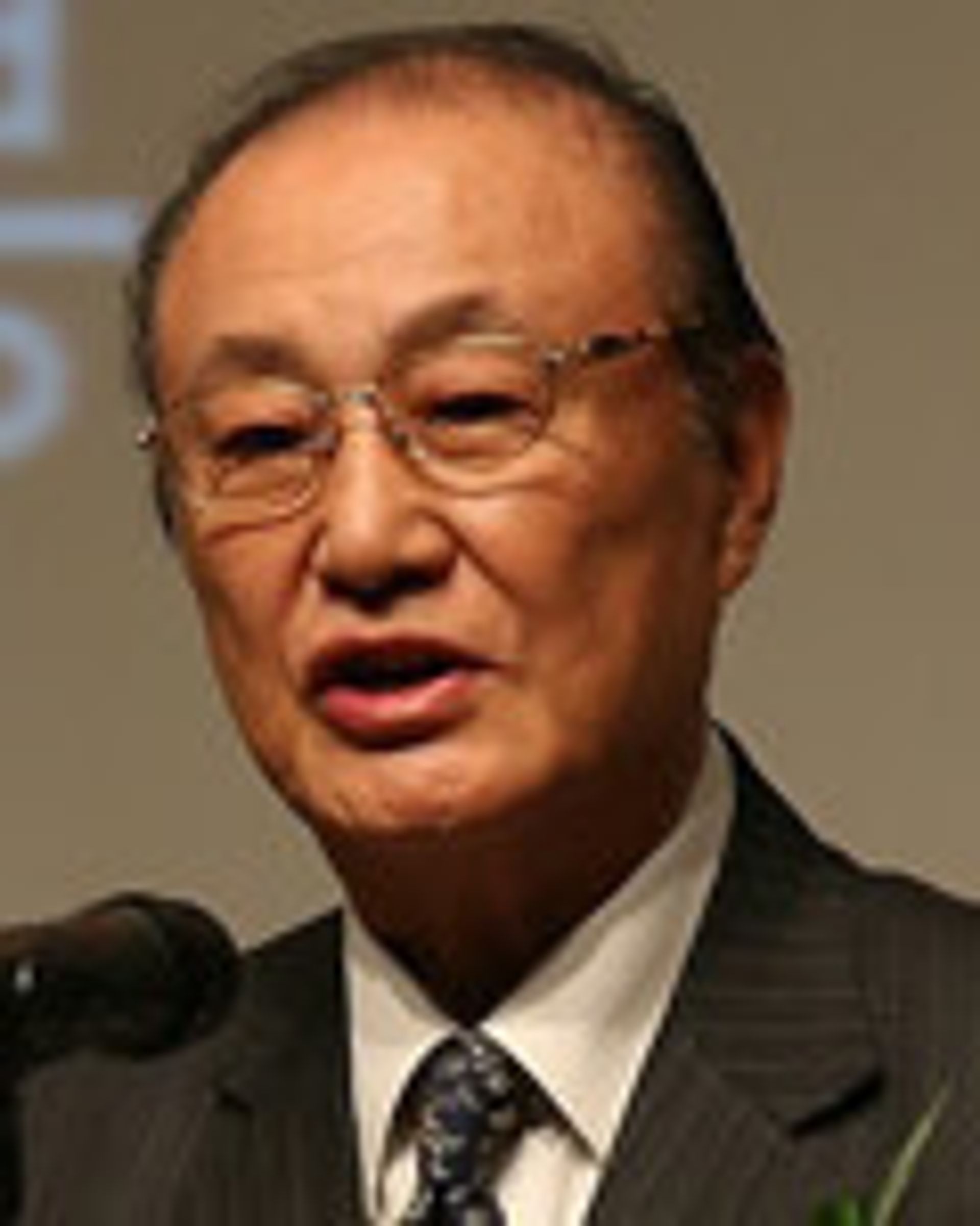 윤일봉