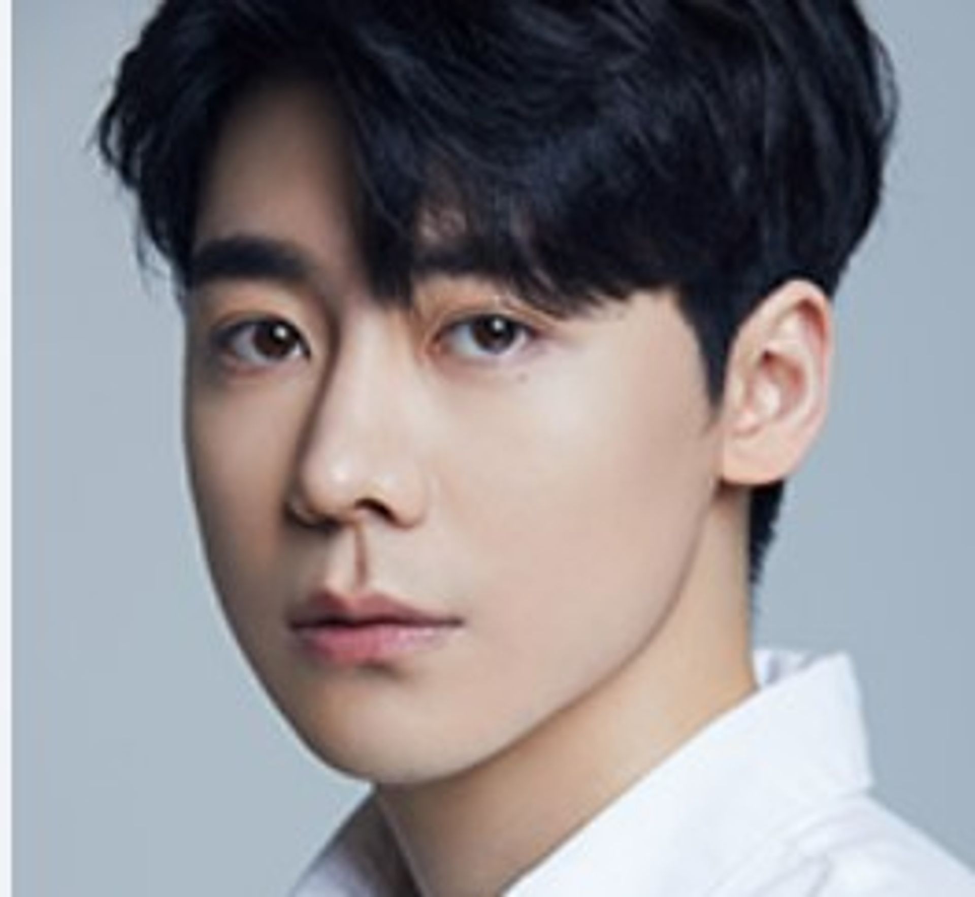 방현웅