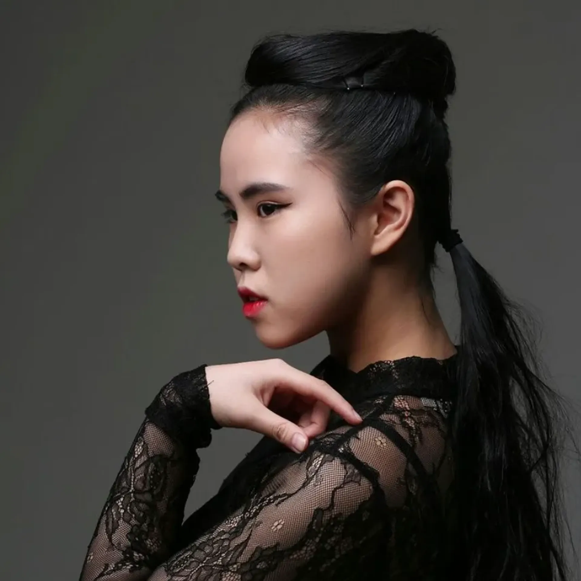 윤지