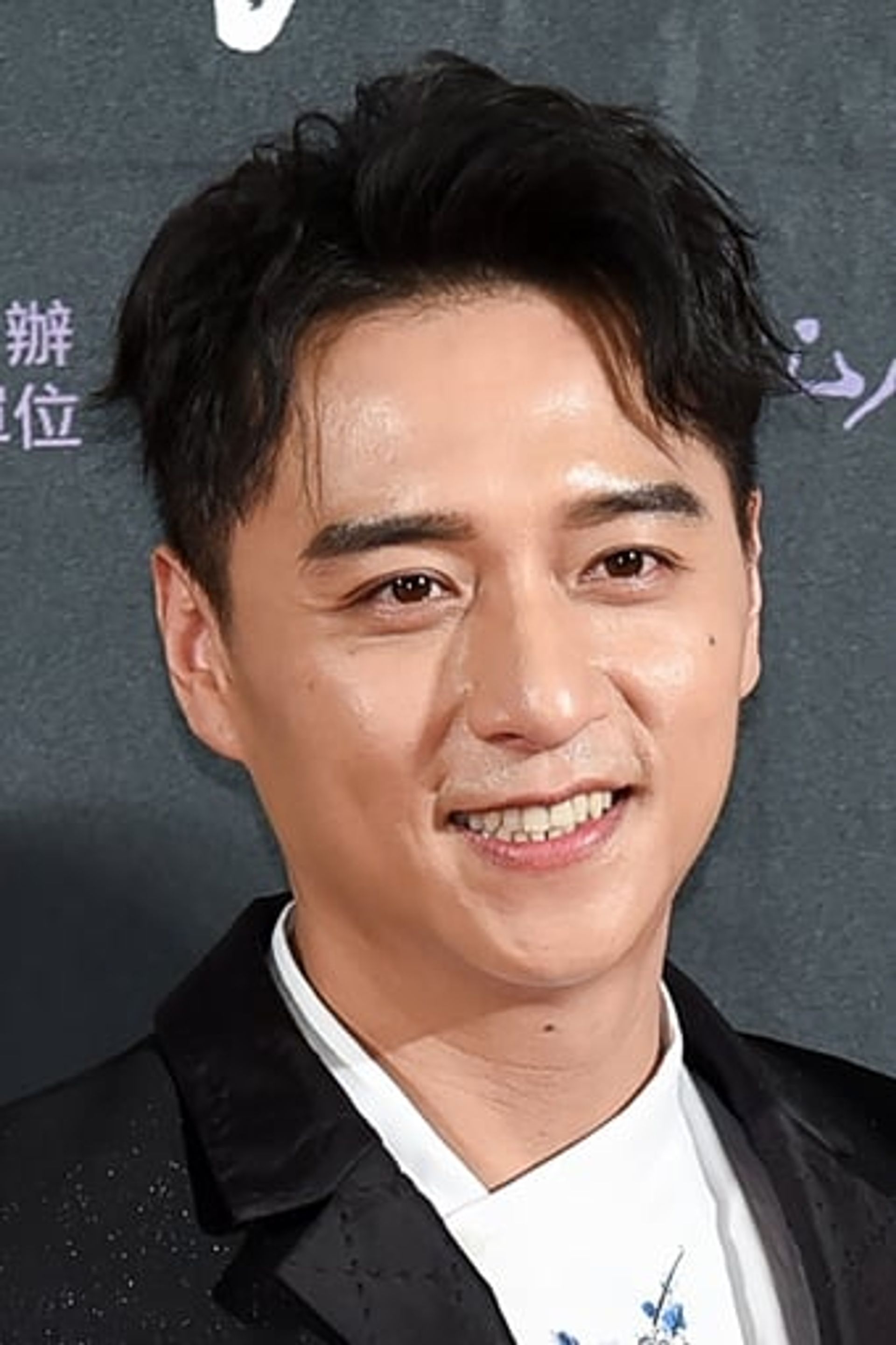 정인석
