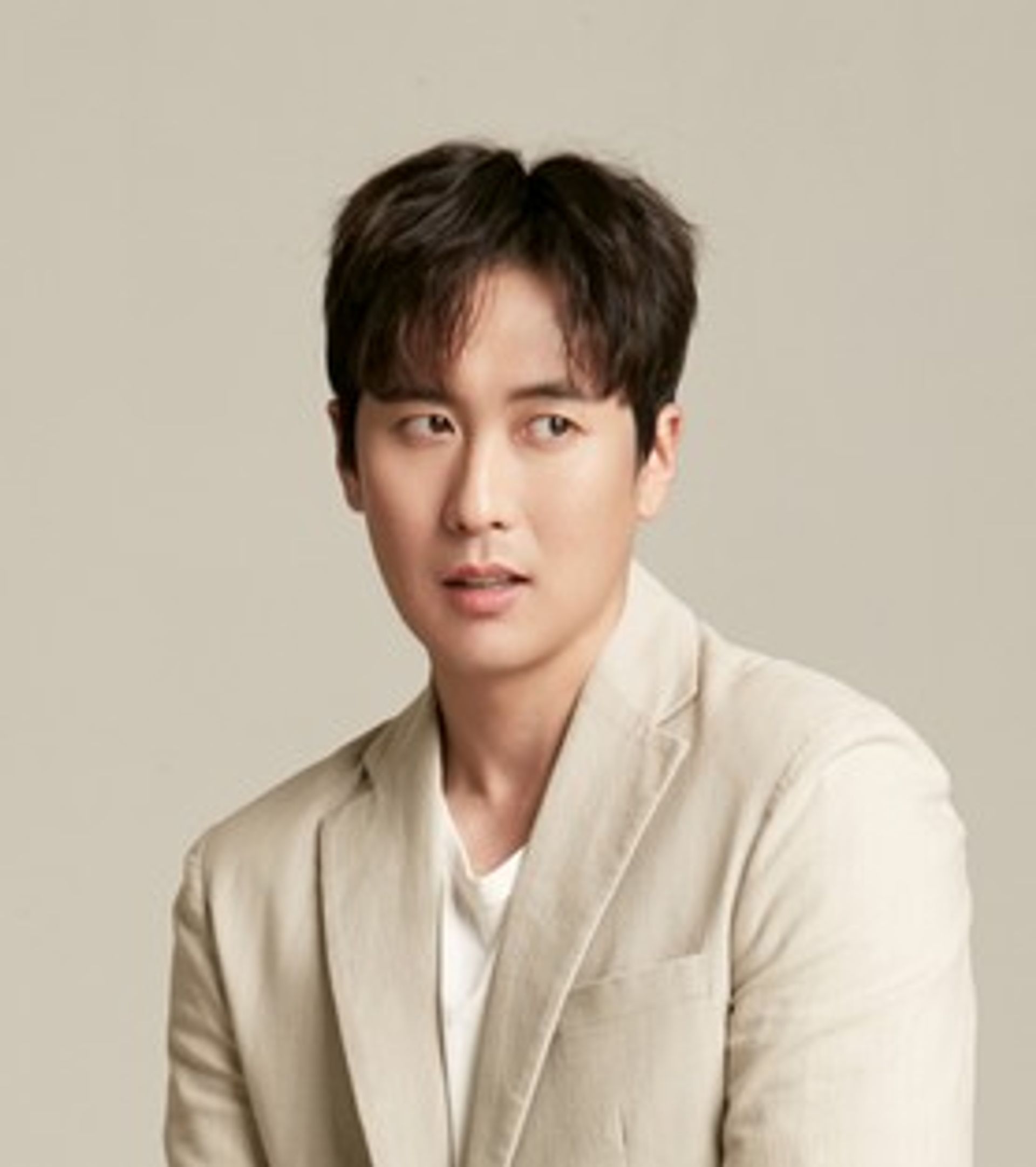 김동아