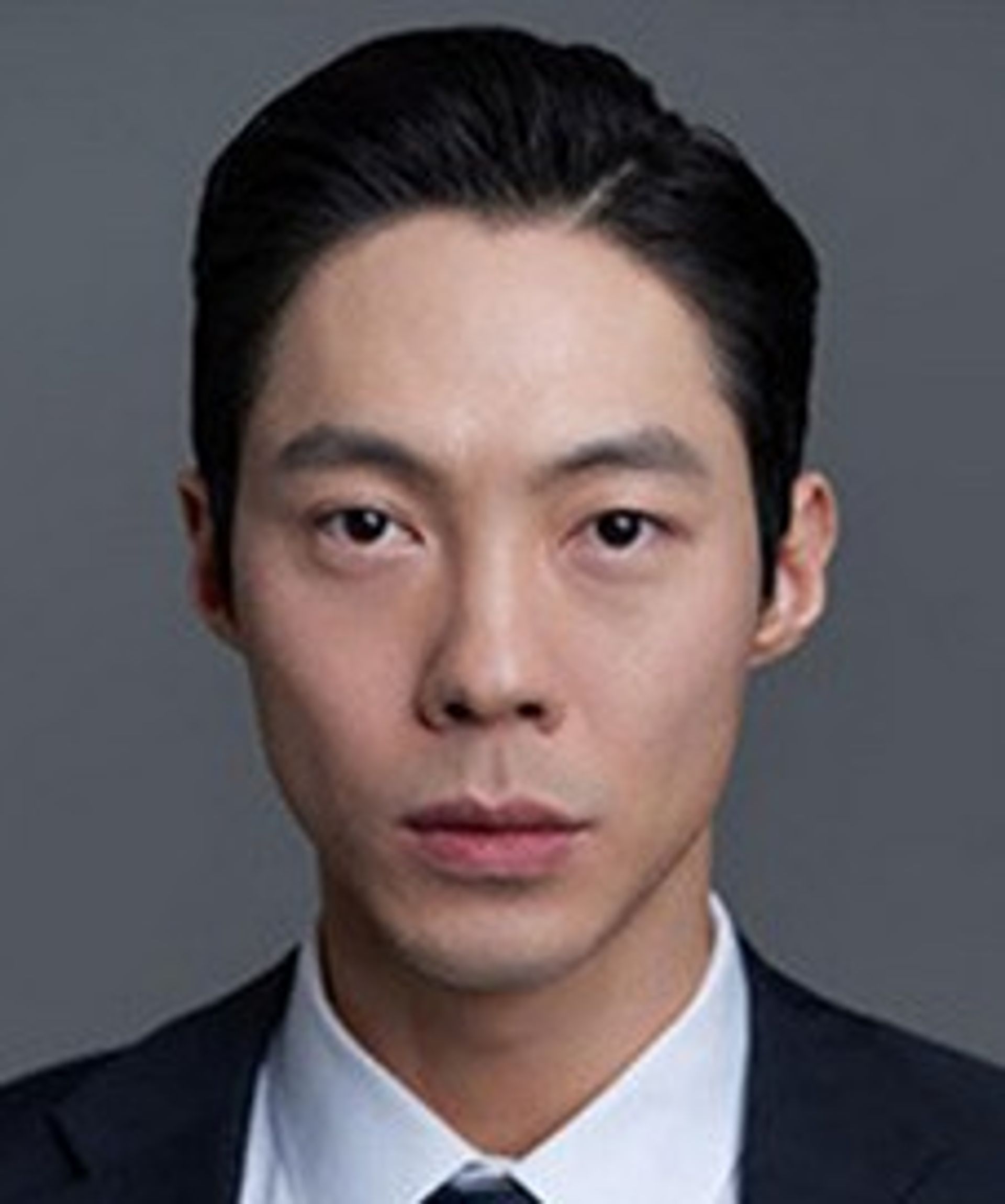 육현석
